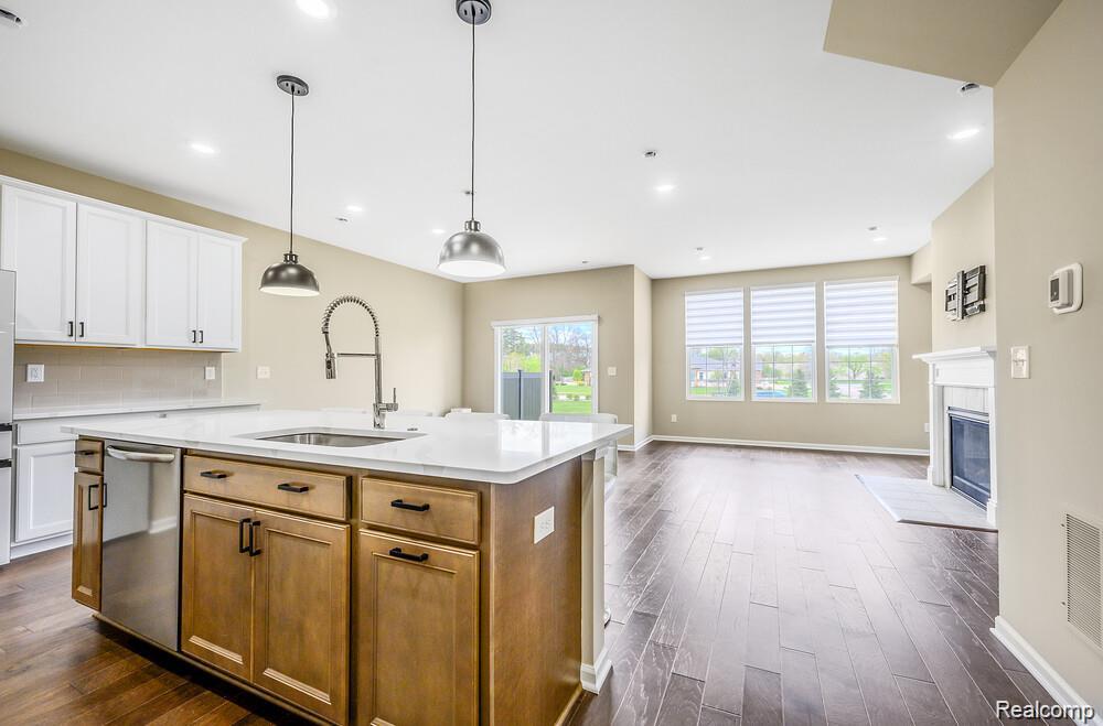 1674 Addison Circle
