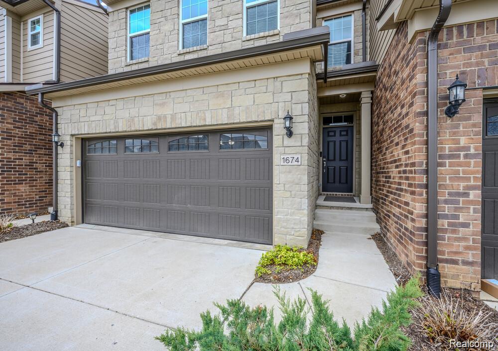 1674 Addison Circle