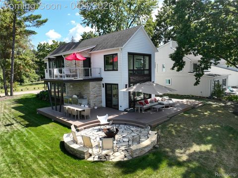 9658 Zukey Drive Hamburg Township MI 48169