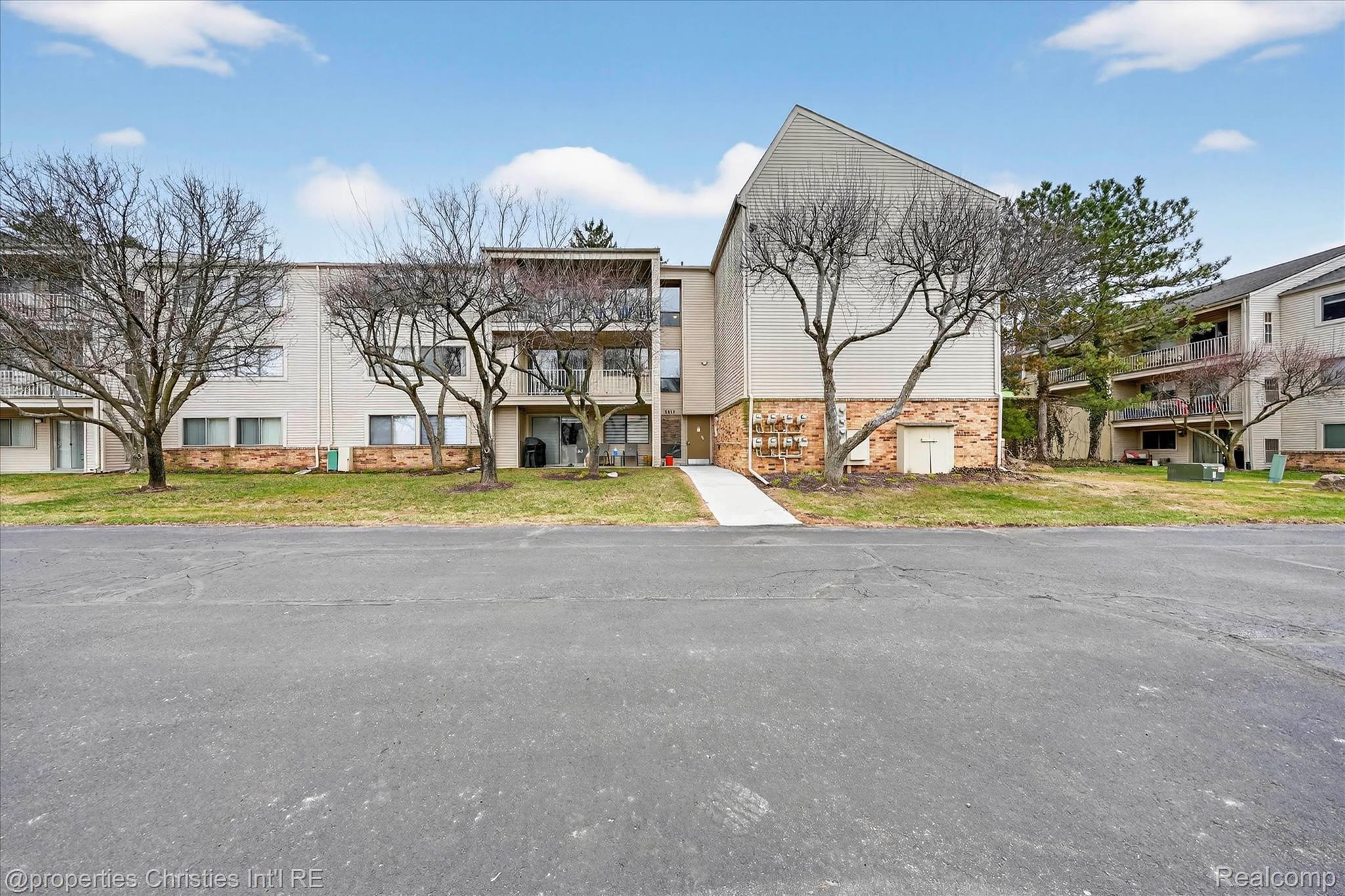3815 Lone Pine Road
