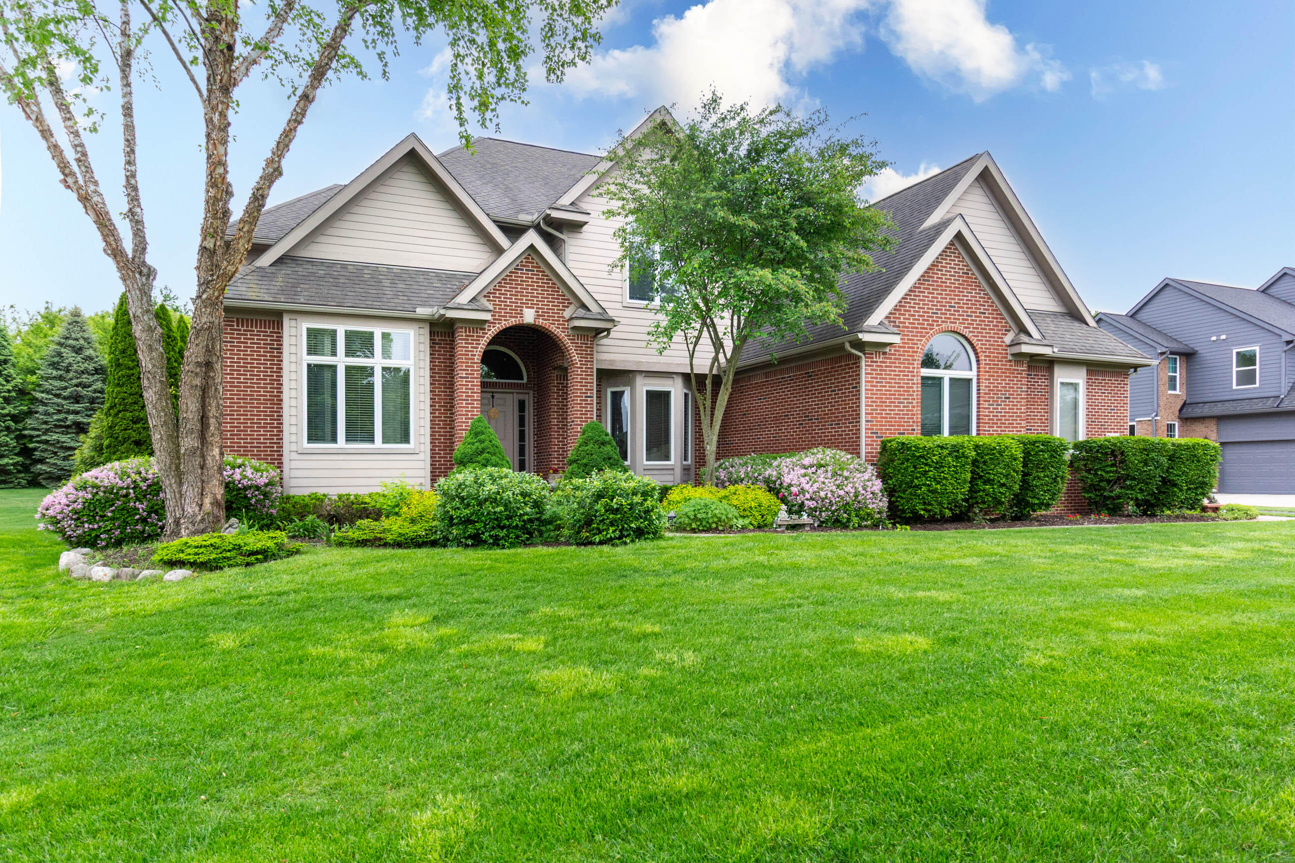 7009 Suncrest Dr Drive