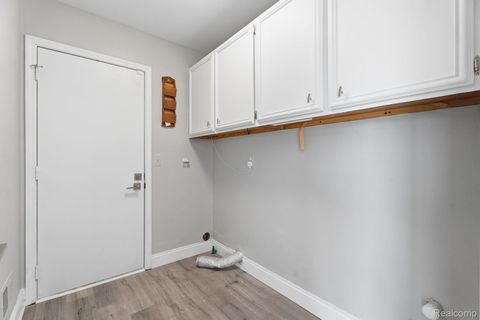 Tiny photo for 425 Lakes Edge Drive, Oxford Village, MI 48371 (MLS # 20261014598)