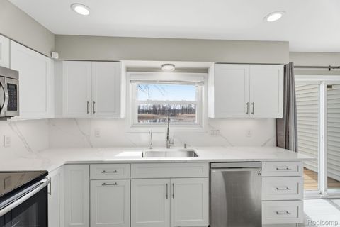 Tiny photo for 425 Lakes Edge Drive, Oxford Village, MI 48371 (MLS # 20261014598)