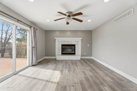 Tiny photo for 425 Lakes Edge Drive, Oxford Village, MI 48371 (MLS # 20261014598)