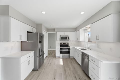 Tiny photo for 425 Lakes Edge Drive, Oxford Village, MI 48371 (MLS # 20261014598)