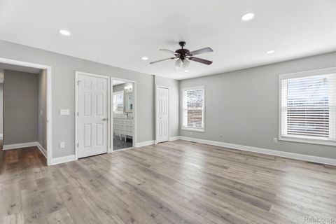 Tiny photo for 425 Lakes Edge Drive, Oxford Village, MI 48371 (MLS # 20261014598)