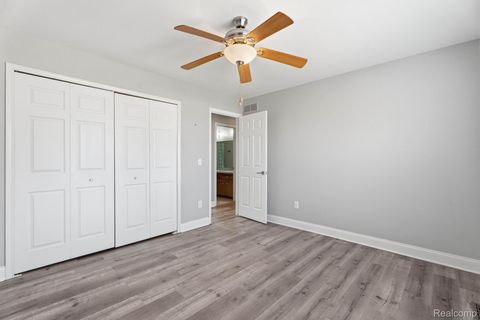 Tiny photo for 425 Lakes Edge Drive, Oxford Village, MI 48371 (MLS # 20261014598)