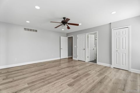 Tiny photo for 425 Lakes Edge Drive, Oxford Village, MI 48371 (MLS # 20261014598)