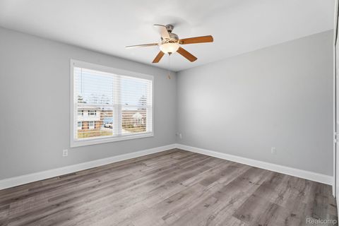 Tiny photo for 425 Lakes Edge Drive, Oxford Village, MI 48371 (MLS # 20261014598)