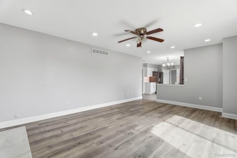 Tiny photo for 425 Lakes Edge Drive, Oxford Village, MI 48371 (MLS # 20261014598)