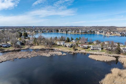 Tiny photo for 425 Lakes Edge Drive, Oxford Village, MI 48371 (MLS # 20261014598)