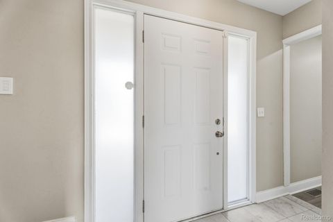 Tiny photo for 425 Lakes Edge Drive, Oxford Village, MI 48371 (MLS # 20261014598)