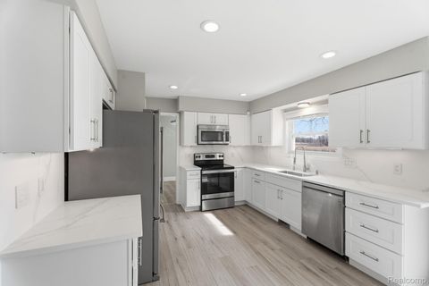 Tiny photo for 425 Lakes Edge Drive, Oxford Village, MI 48371 (MLS # 20261014598)