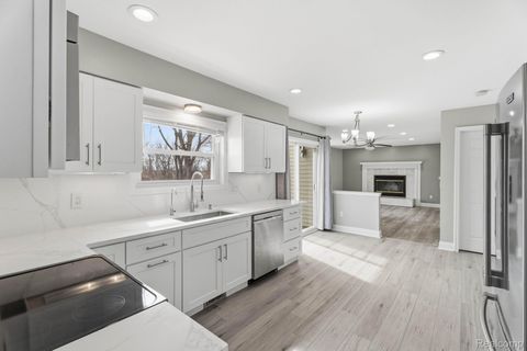 Tiny photo for 425 Lakes Edge Drive, Oxford Village, MI 48371 (MLS # 20261014598)