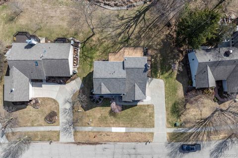 Tiny photo for 425 Lakes Edge Drive, Oxford Village, MI 48371 (MLS # 20261014598)