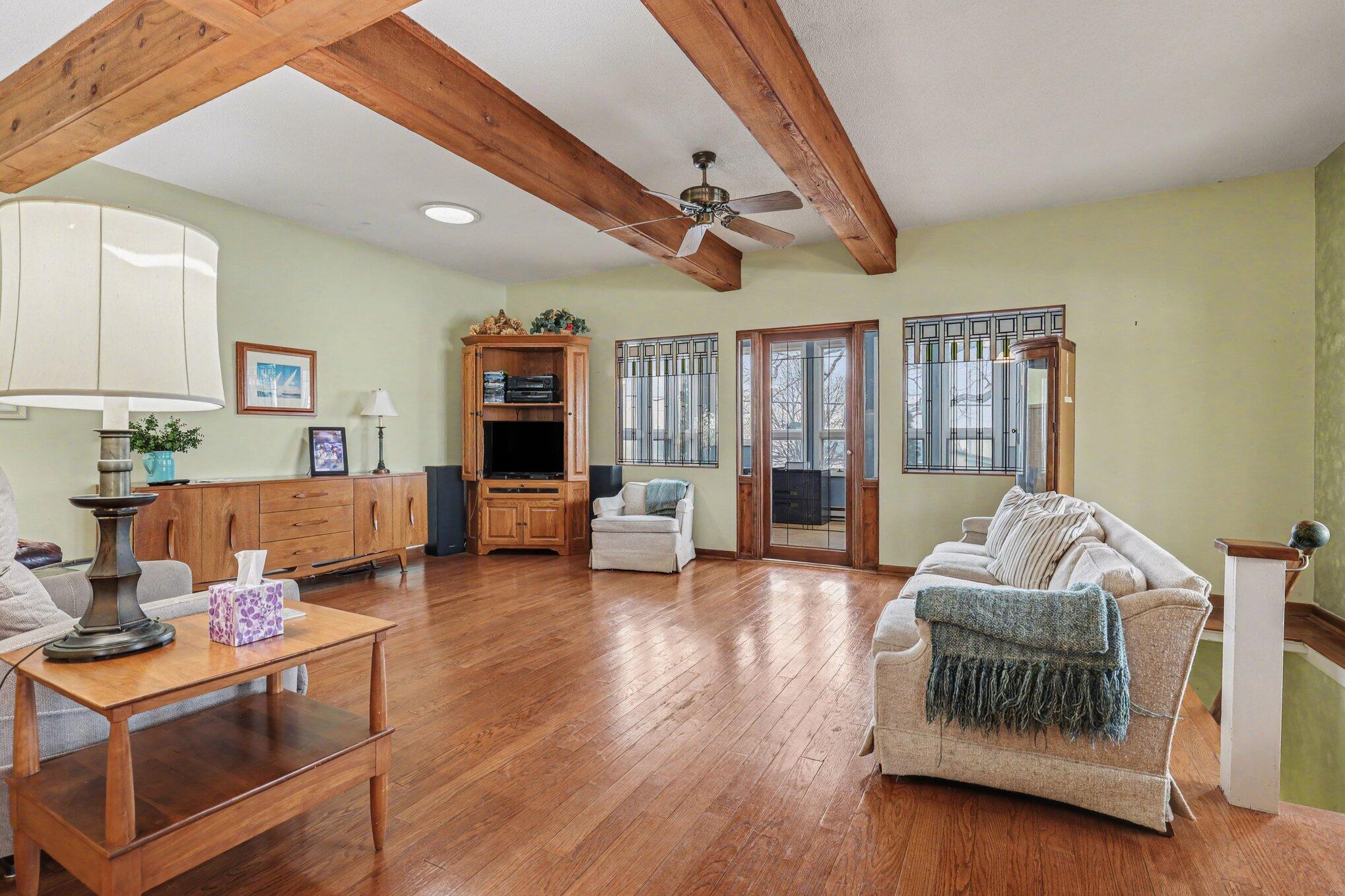 3135 Lakeshore Drive