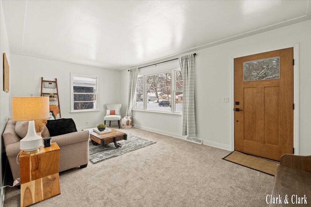 3958 Oak Valley Avenue SW