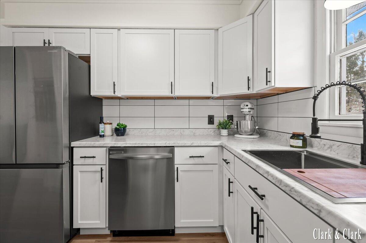 3958 Oak Valley Avenue SW