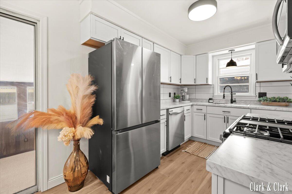 3958 Oak Valley Avenue SW