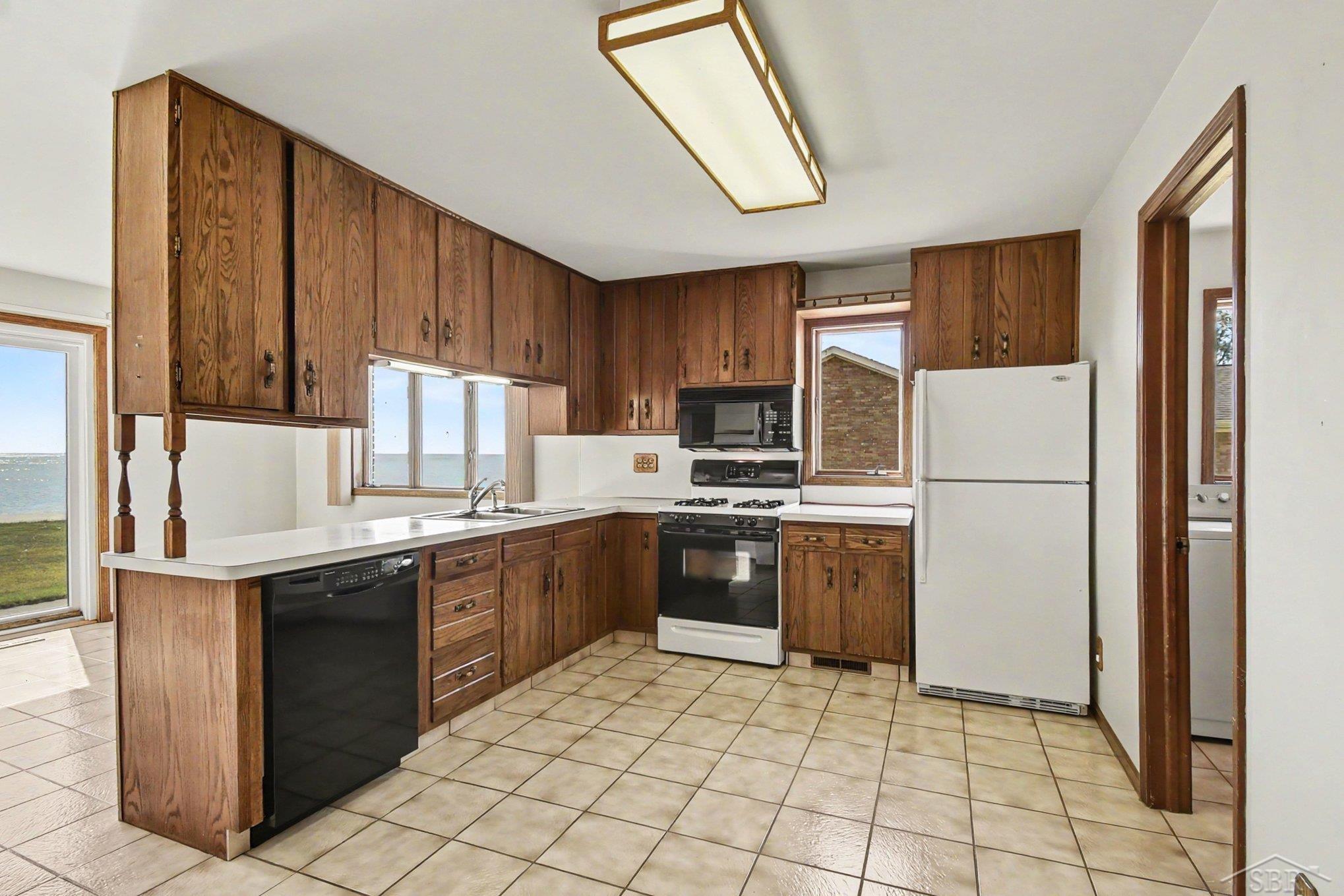 381 S Linwood Beach Road