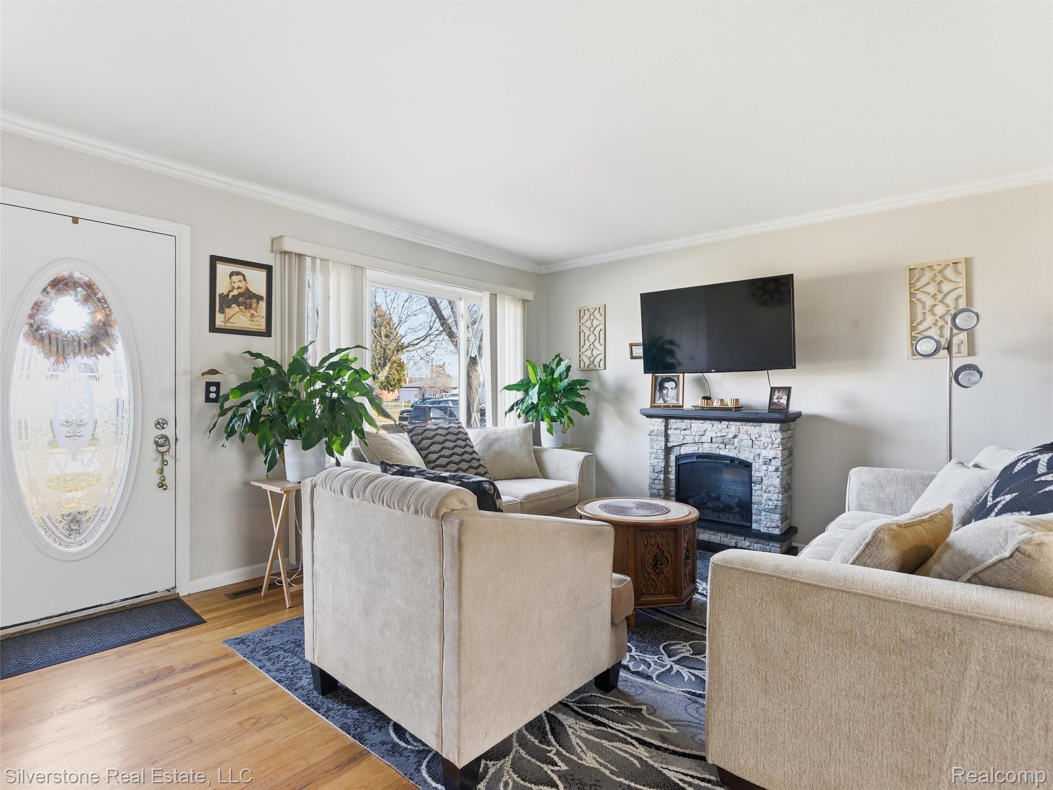 3526 Hillcrest Drive