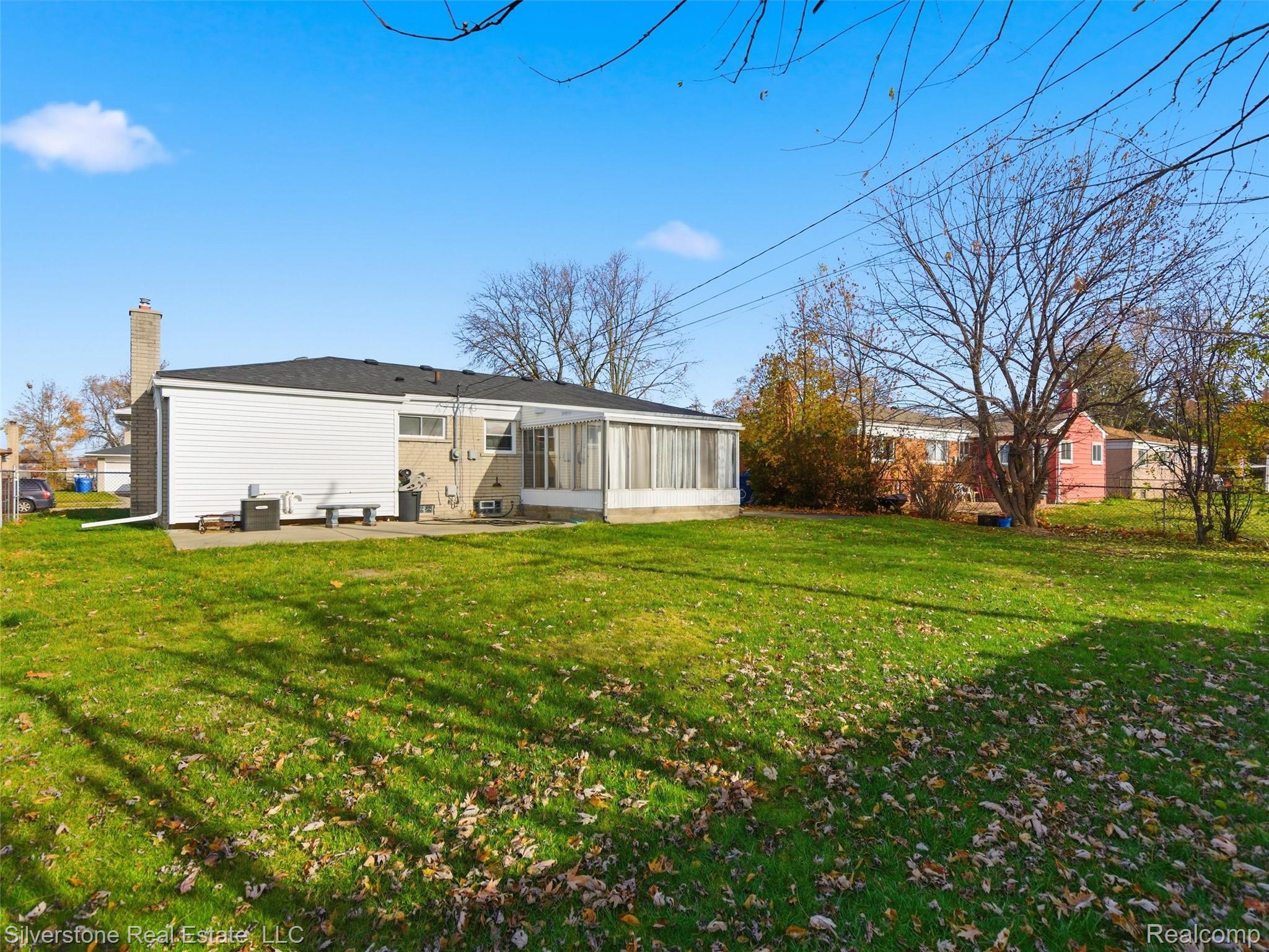 3526 Hillcrest Drive