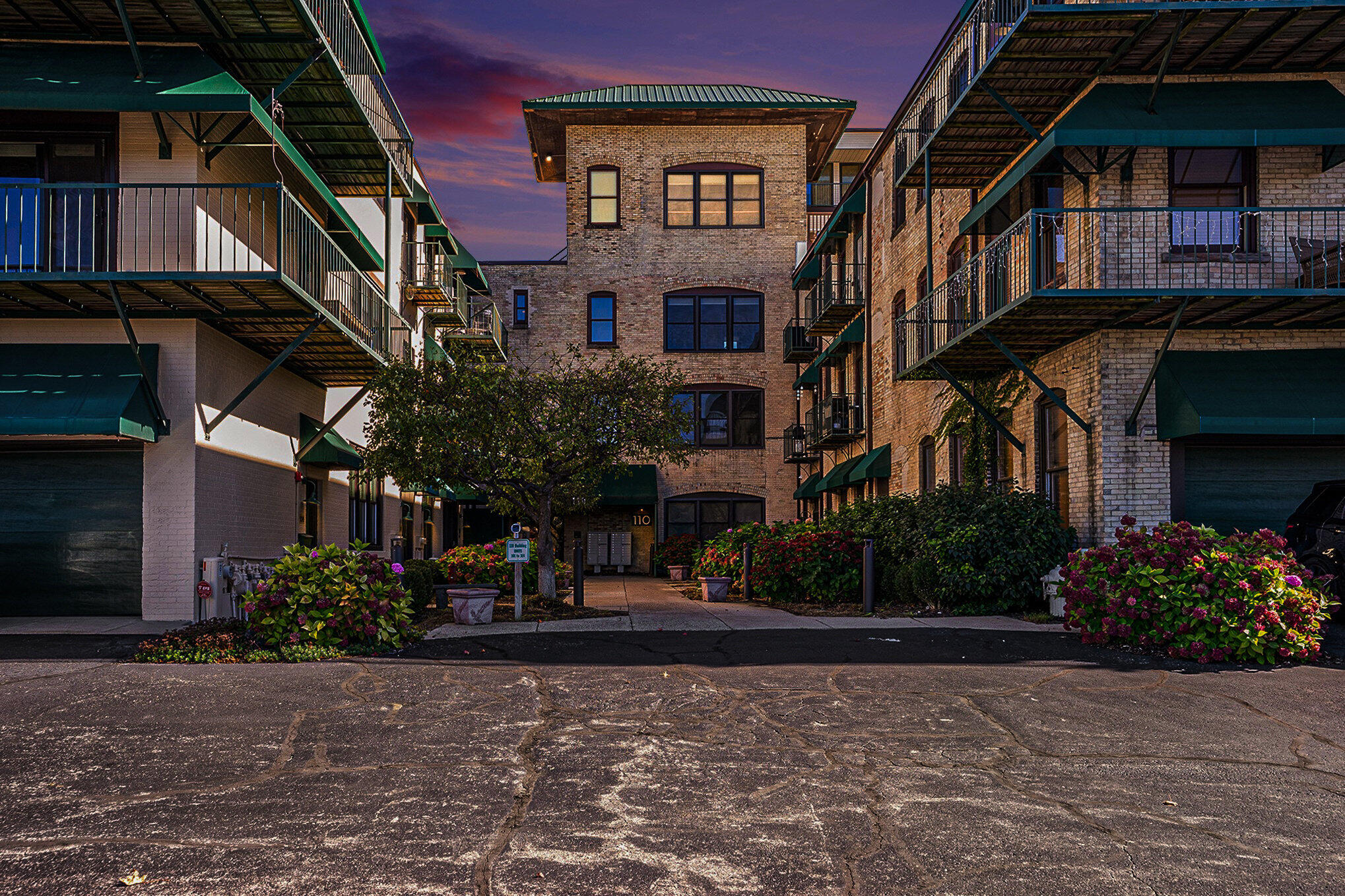 110 N Harbor Drive 304