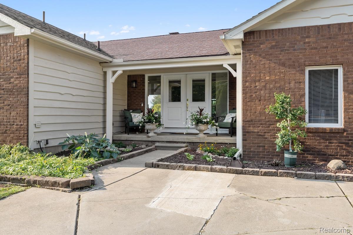 413 E Rolston Road