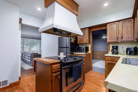 Tiny photo for 322 North Dr, Davison City, MI 48423 (MLS # 20261003074)