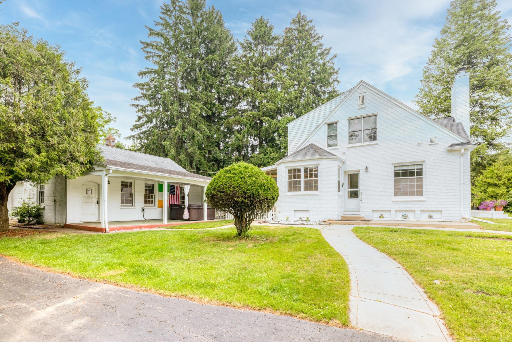 4484 Lakeshore Road