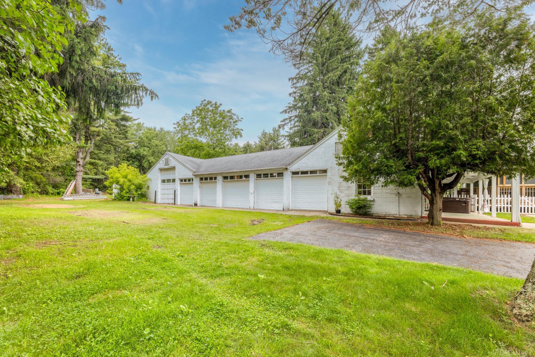 4484 Lakeshore Road