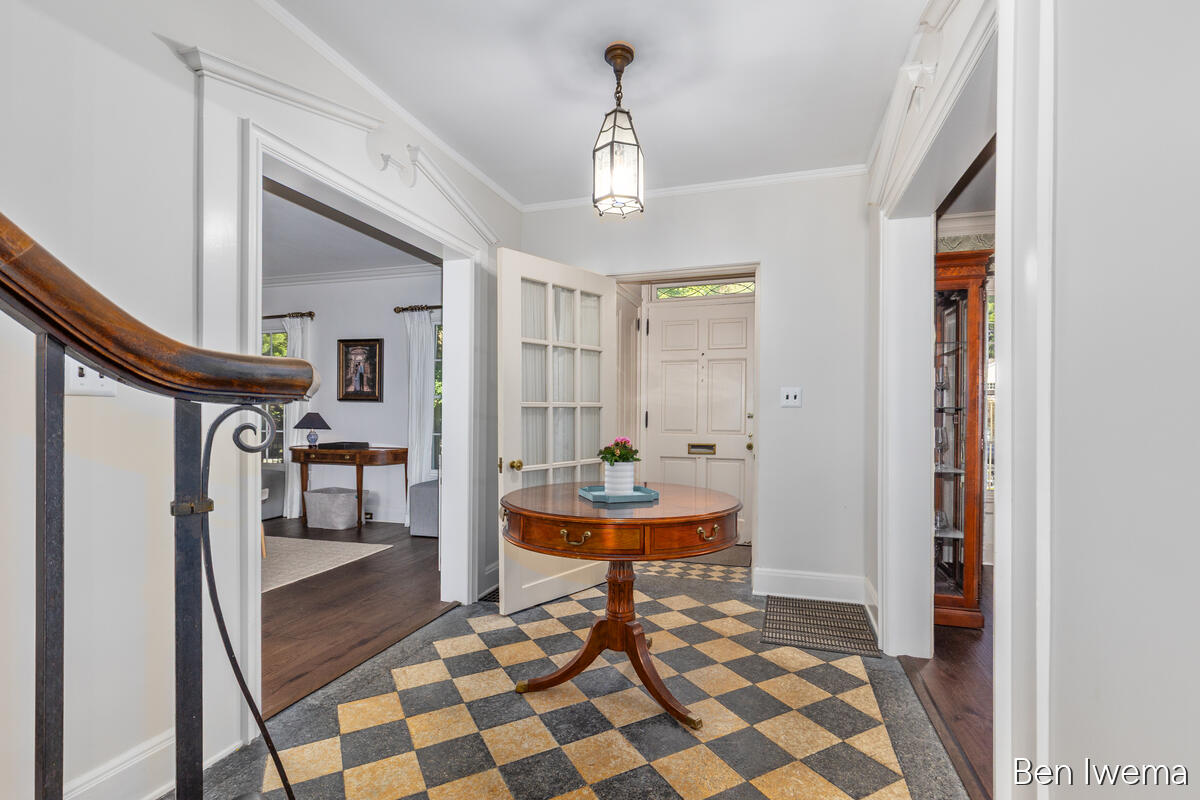 610 Locust Avenue SE