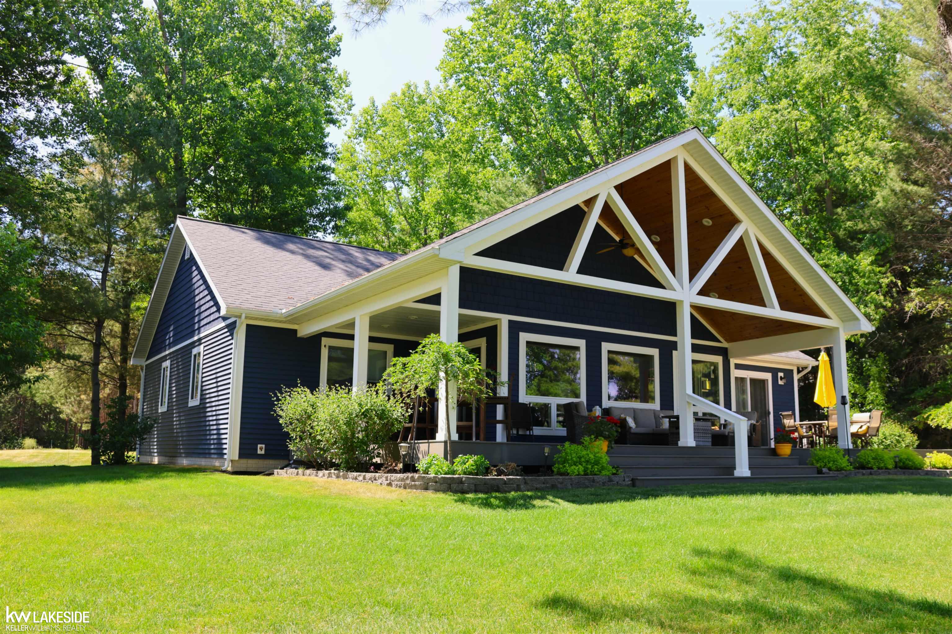 521 W River Court
