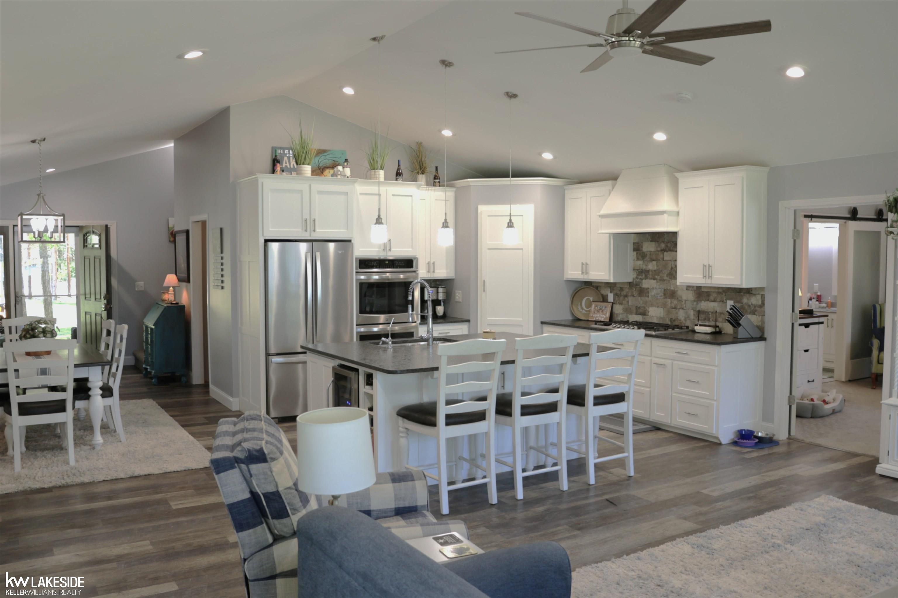 521 W River Court