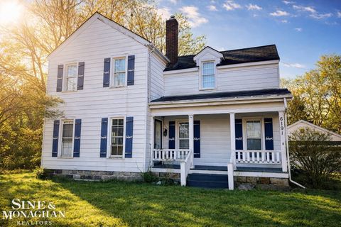 6191 COOLEY LAKE Road Waterford Charter Township MI 48327