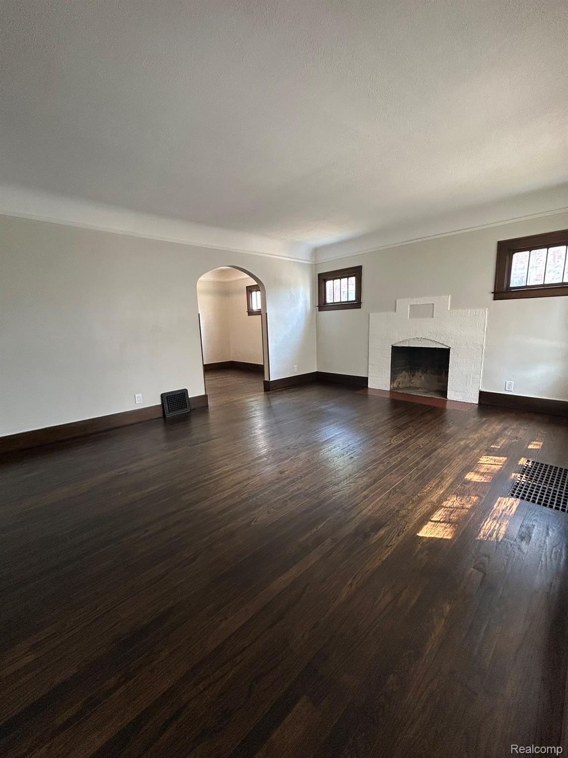 425 W Iroquois Road
