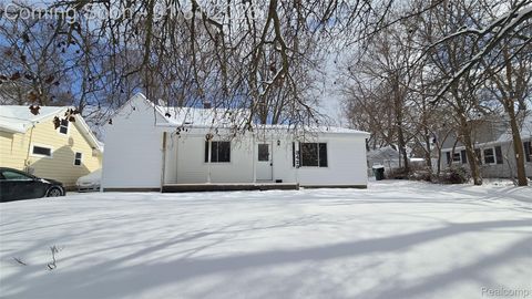 3429 Lowcroft Avenue Lansing City MI 48910