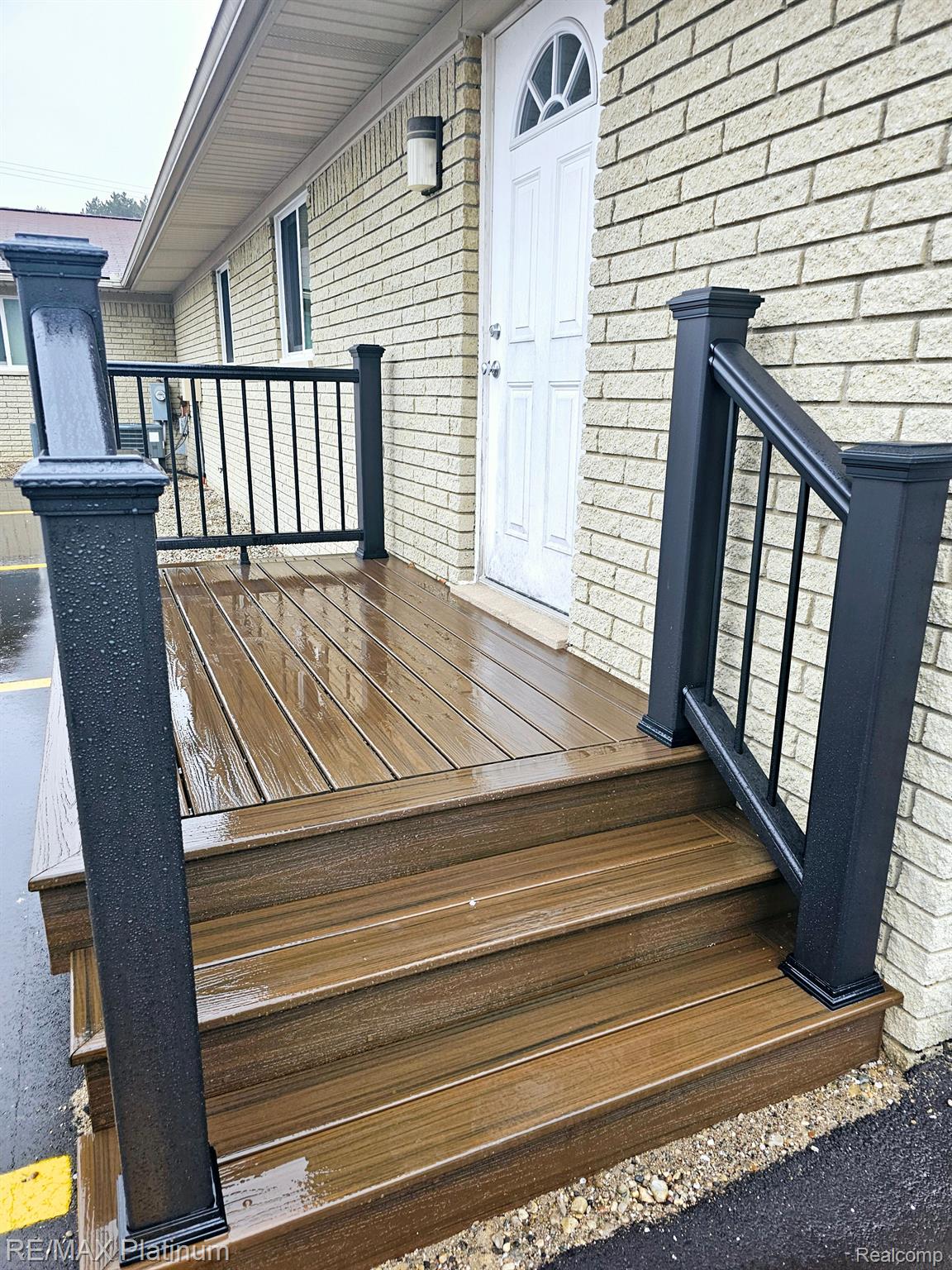 2900 E GRAND RIVER Avenue