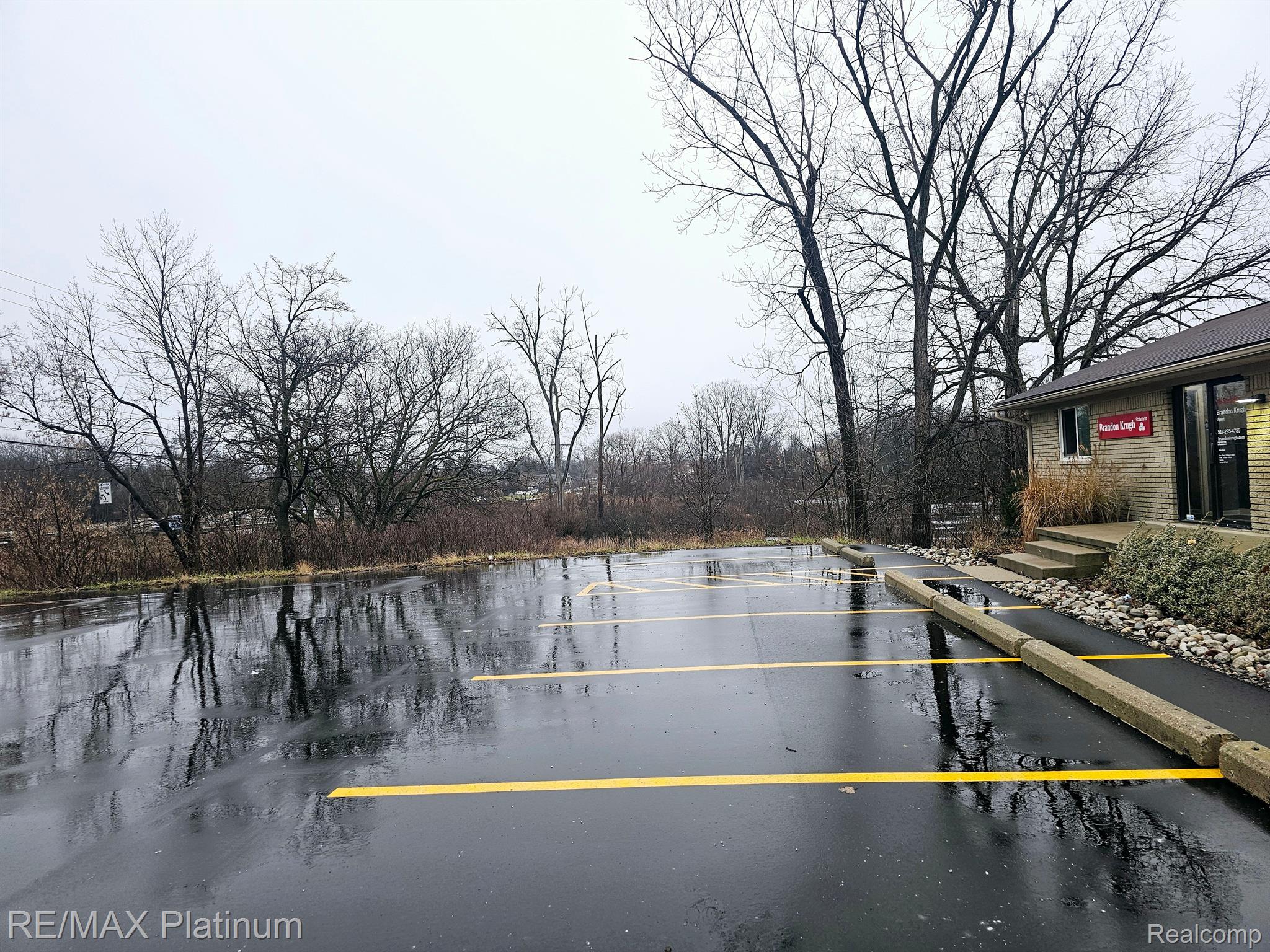 2900 E GRAND RIVER Avenue