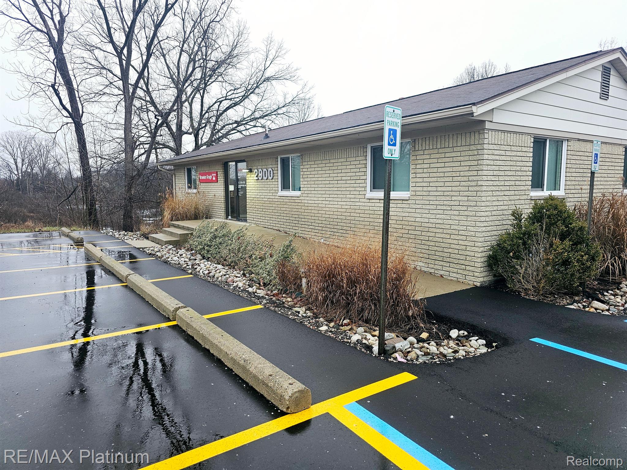 2900 E GRAND RIVER Avenue