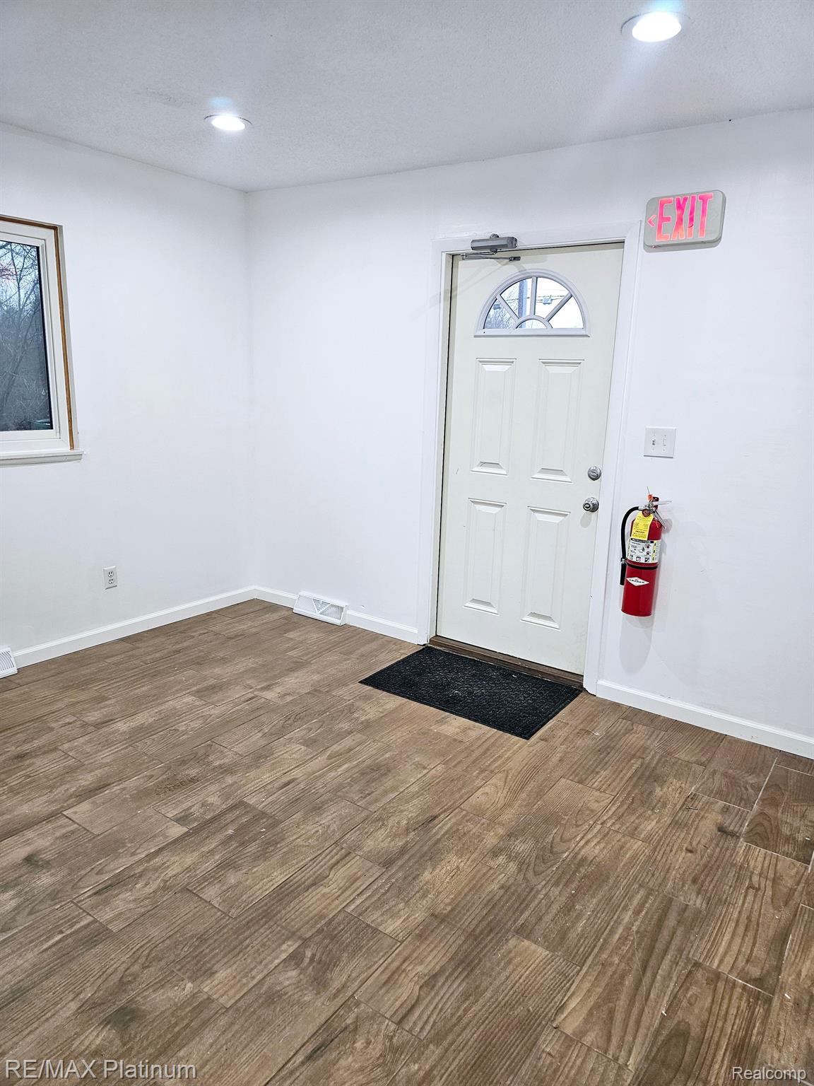 2900 E GRAND RIVER Avenue