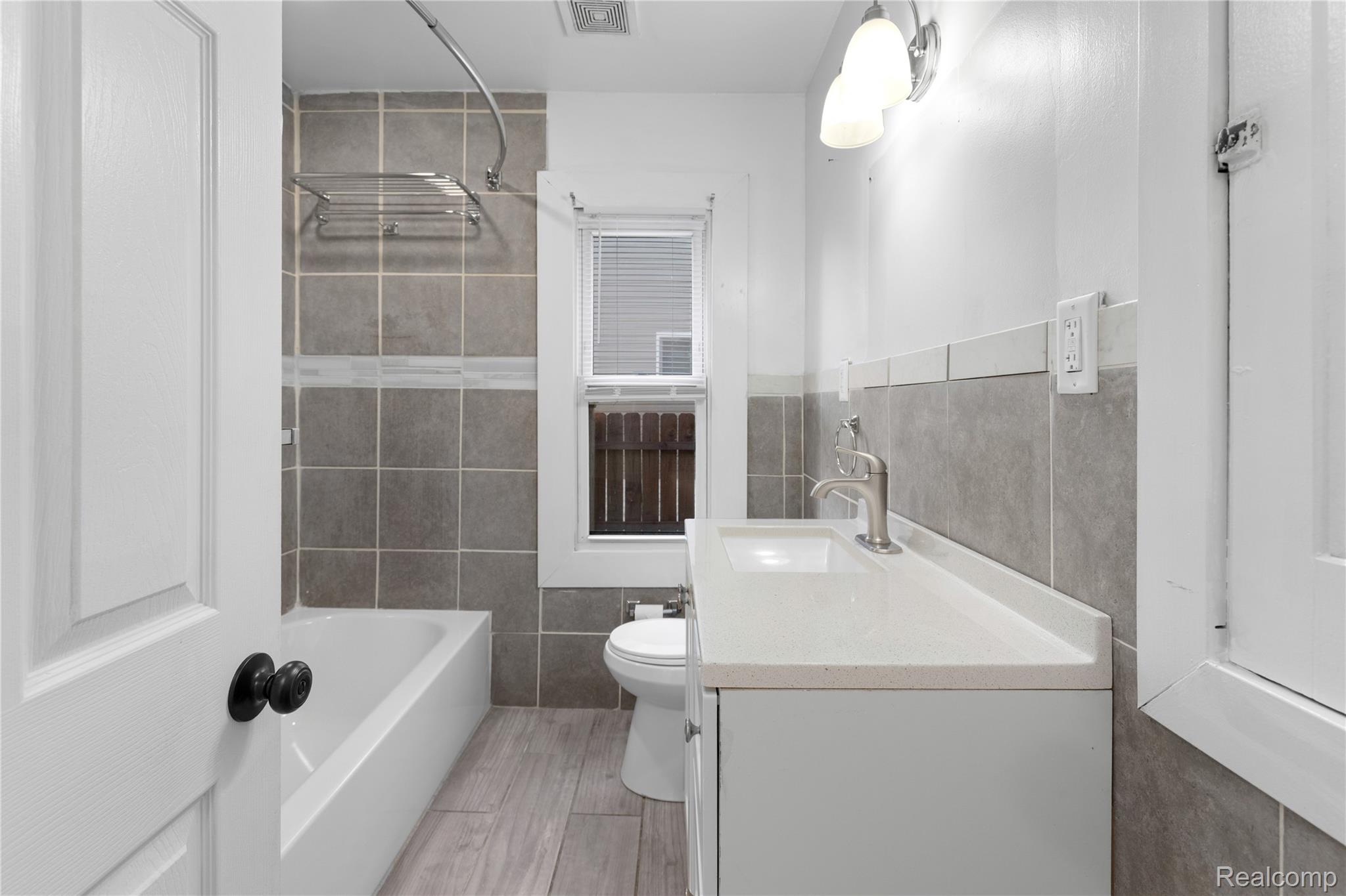 Detroit City, Michigan 48224, United States, 2 Bedrooms Bedrooms, ,1 BathroomBathrooms,Residential,Active,194873