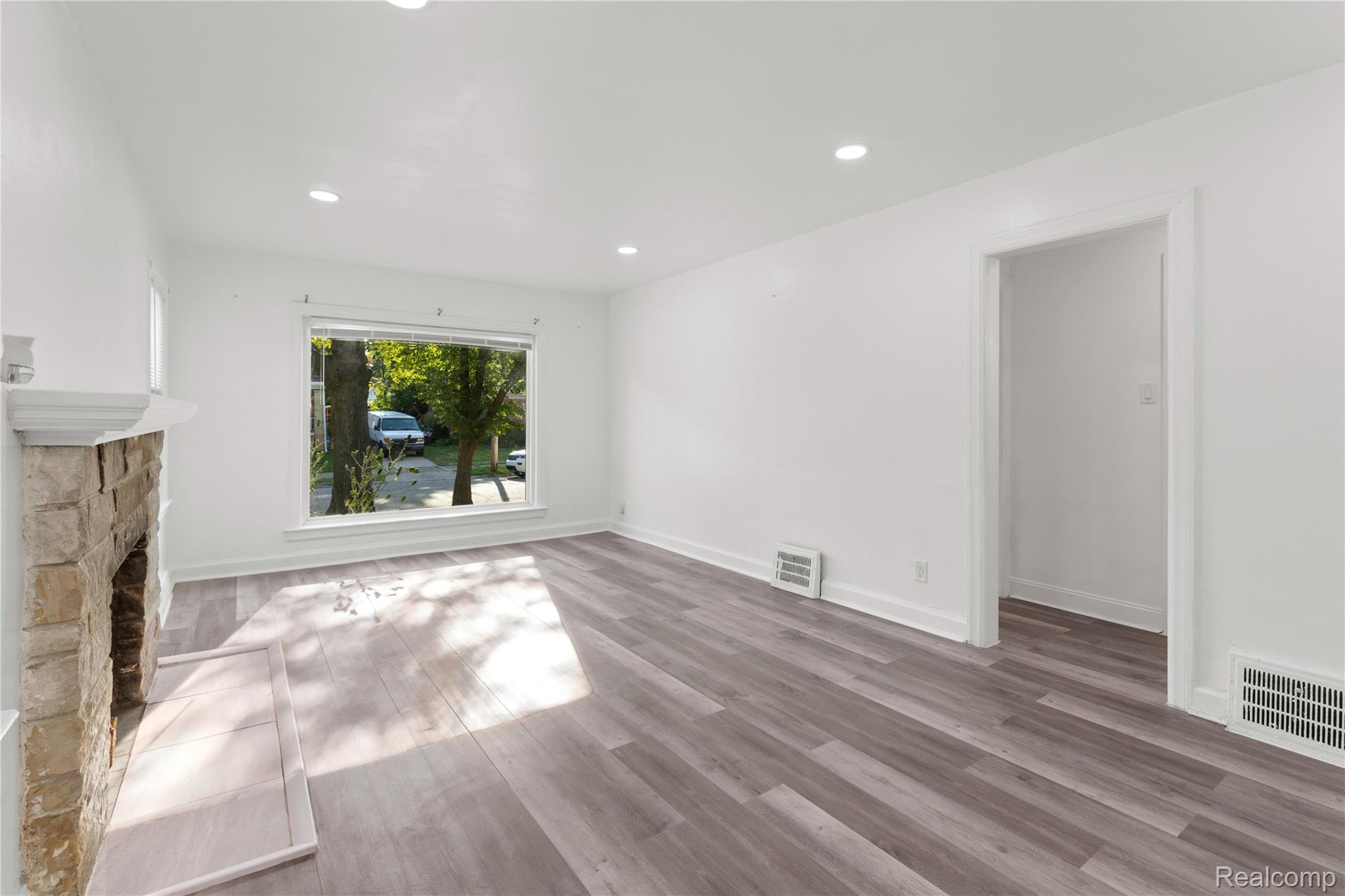 Detroit City, Michigan 48224, United States, 2 Bedrooms Bedrooms, ,1 BathroomBathrooms,Residential,Active,194873