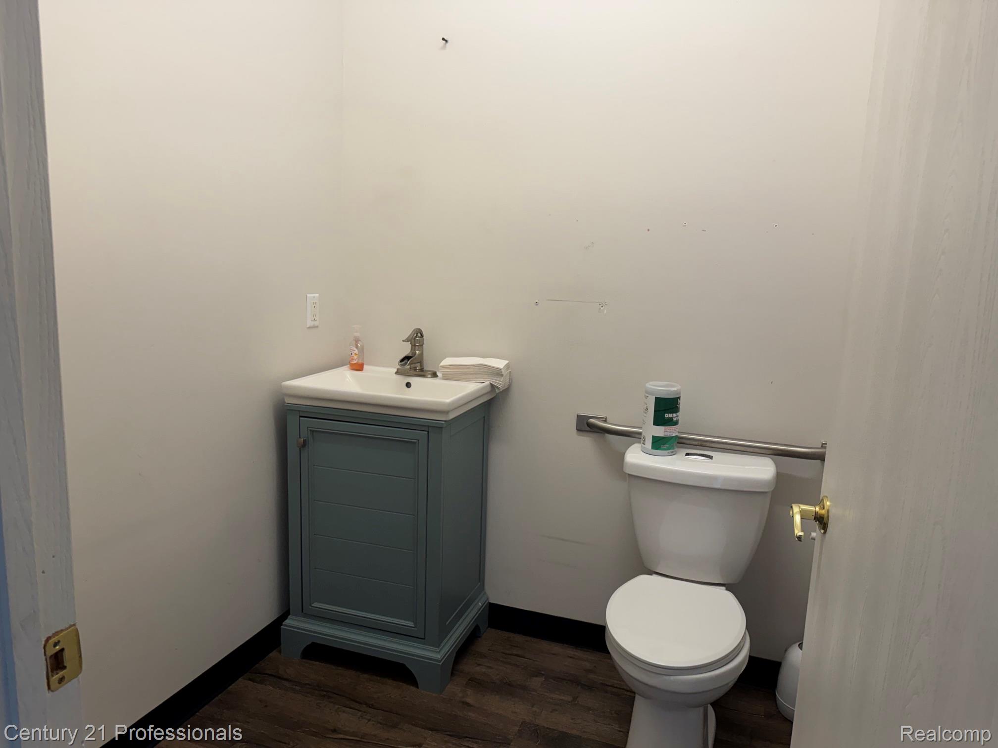 240 W Walton Boulevard B