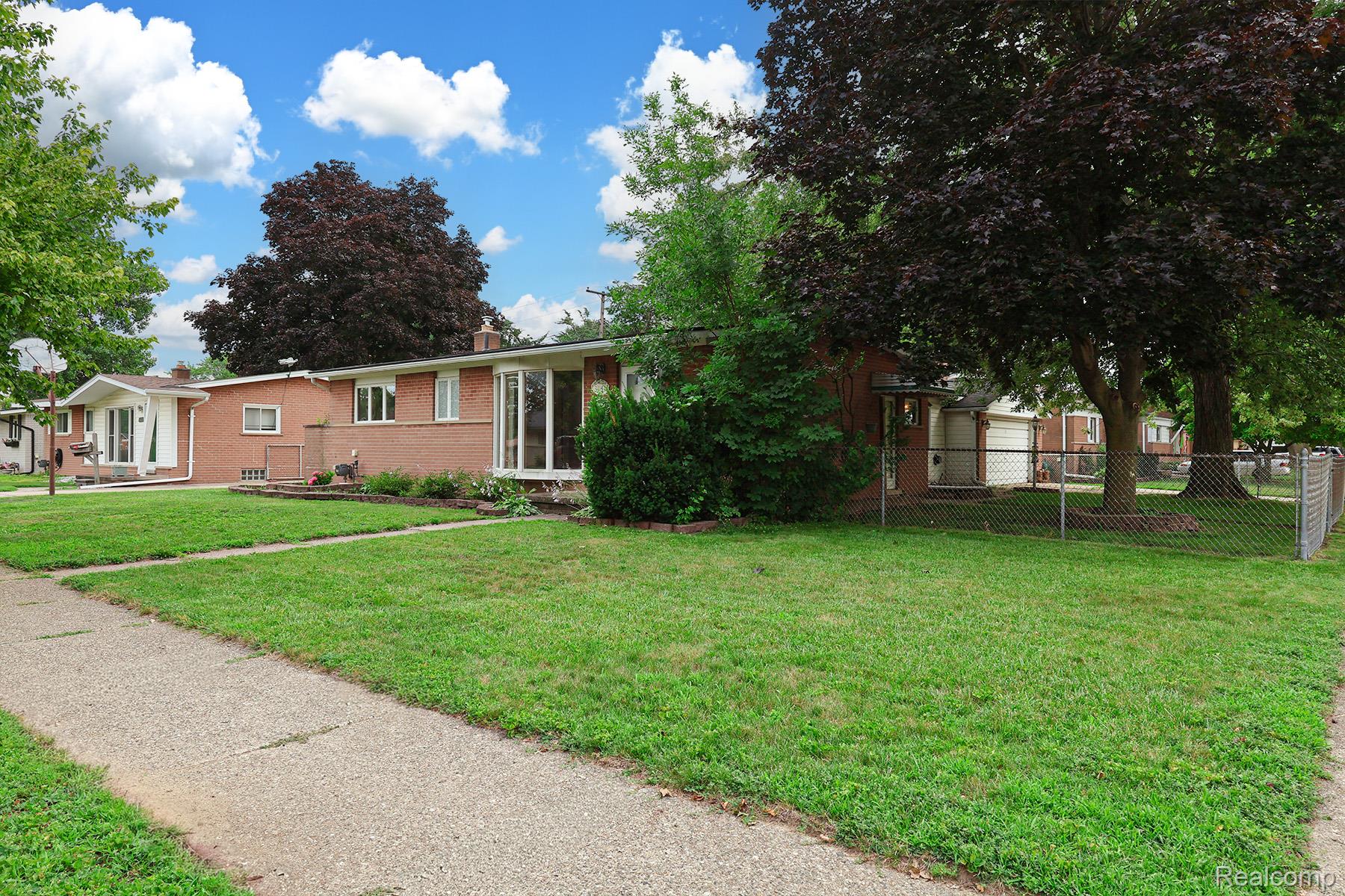 31141 Gladys Avenue