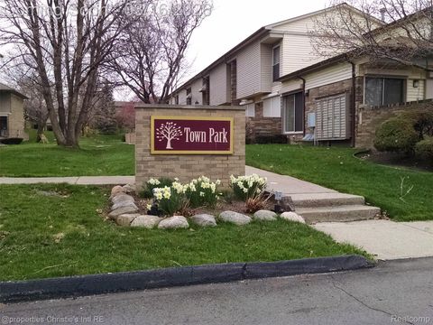 1927 Pembridge Detroit City MI 48207