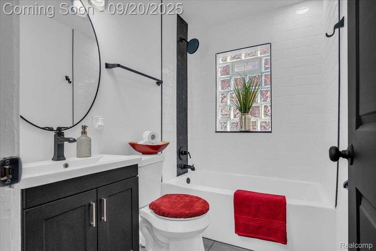 Detroit City, Michigan 48221, United States, 3 Bedrooms Bedrooms, ,3 BathroomsBathrooms,Residential,Active,211169