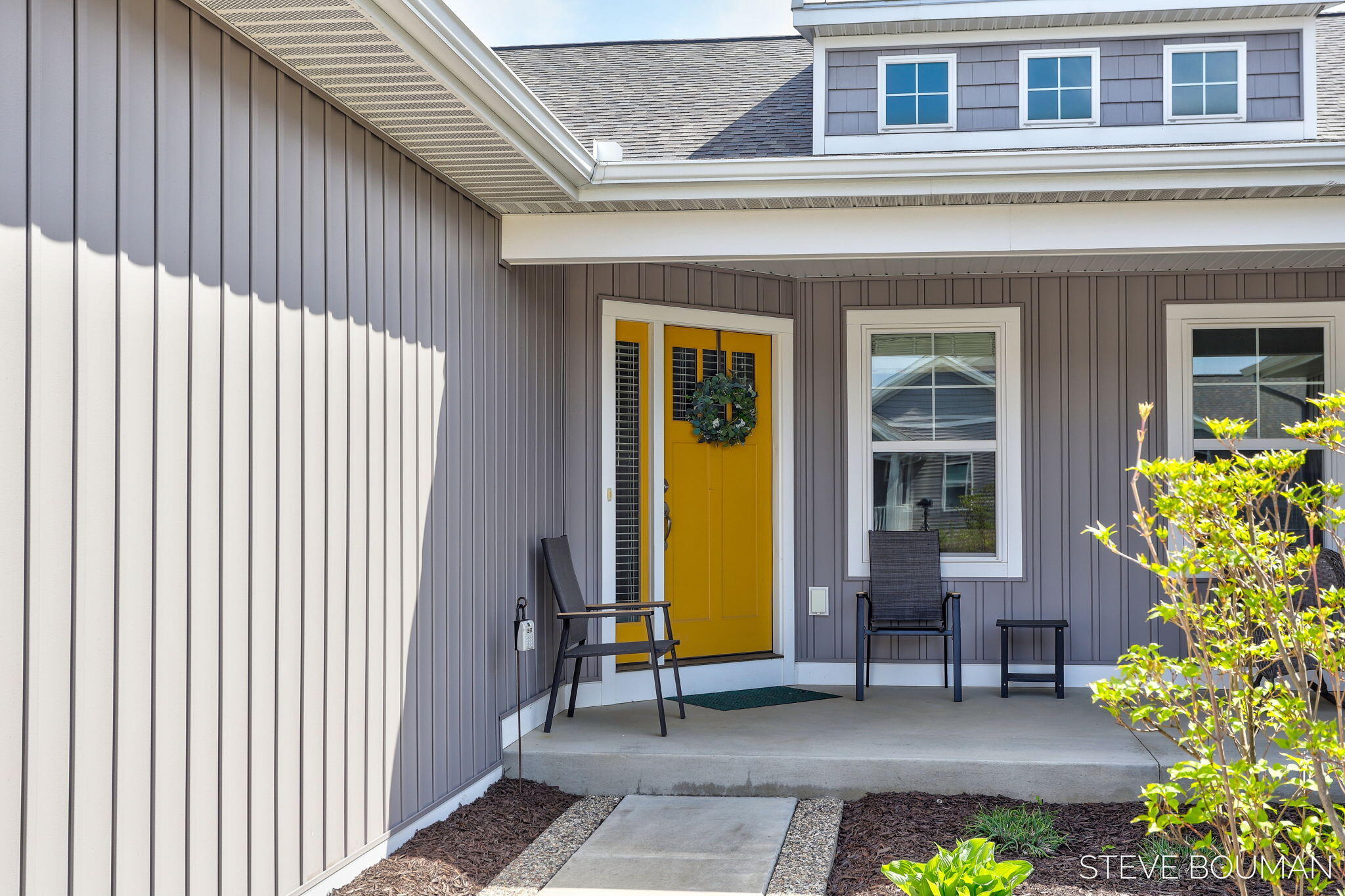 562 Riverbank Circle