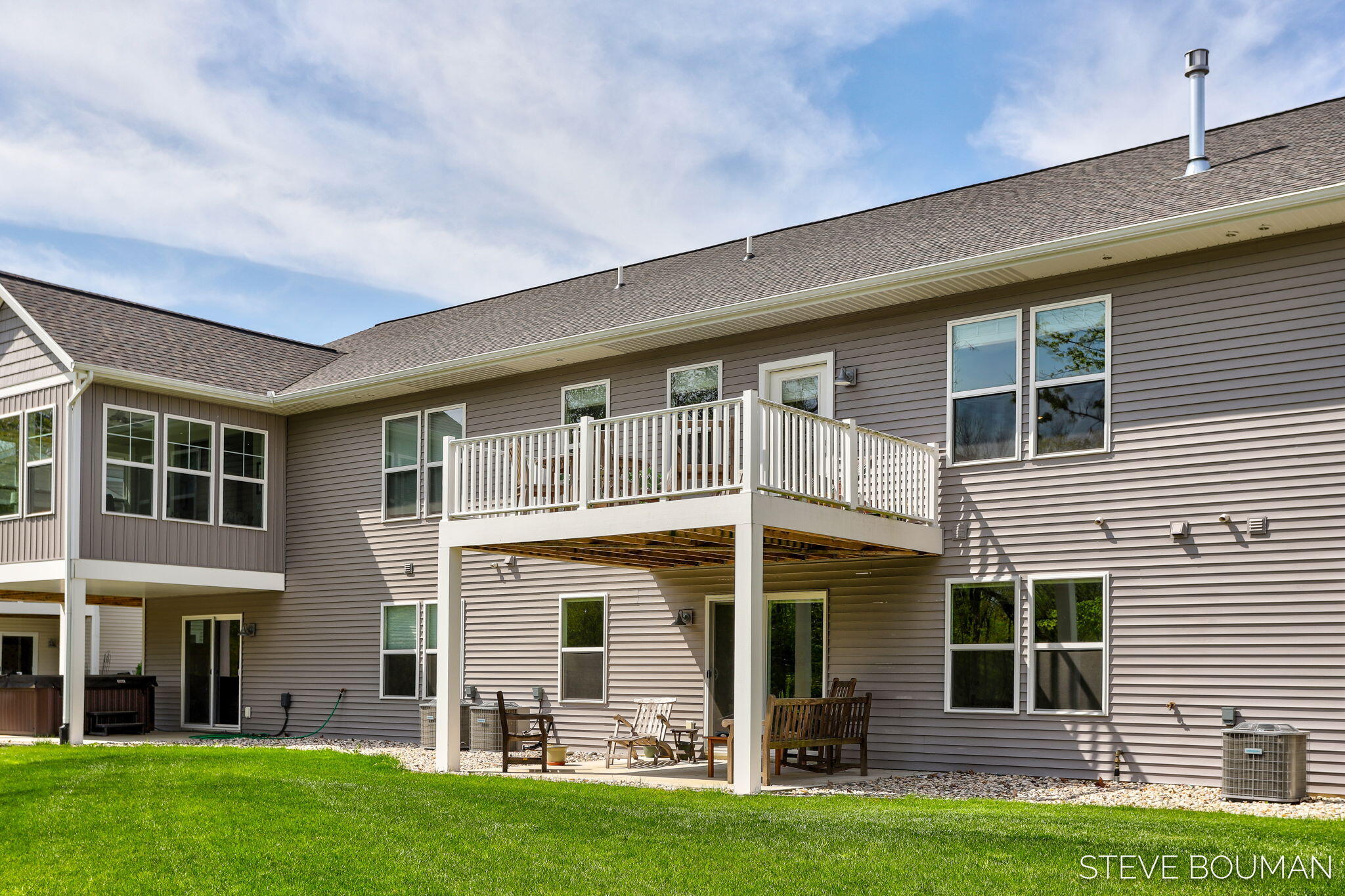 562 Riverbank Circle