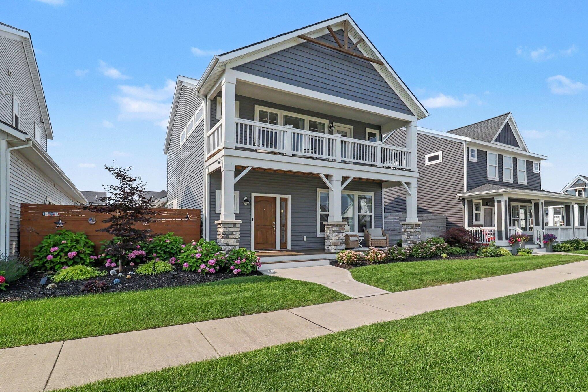 402 W Leland Drive